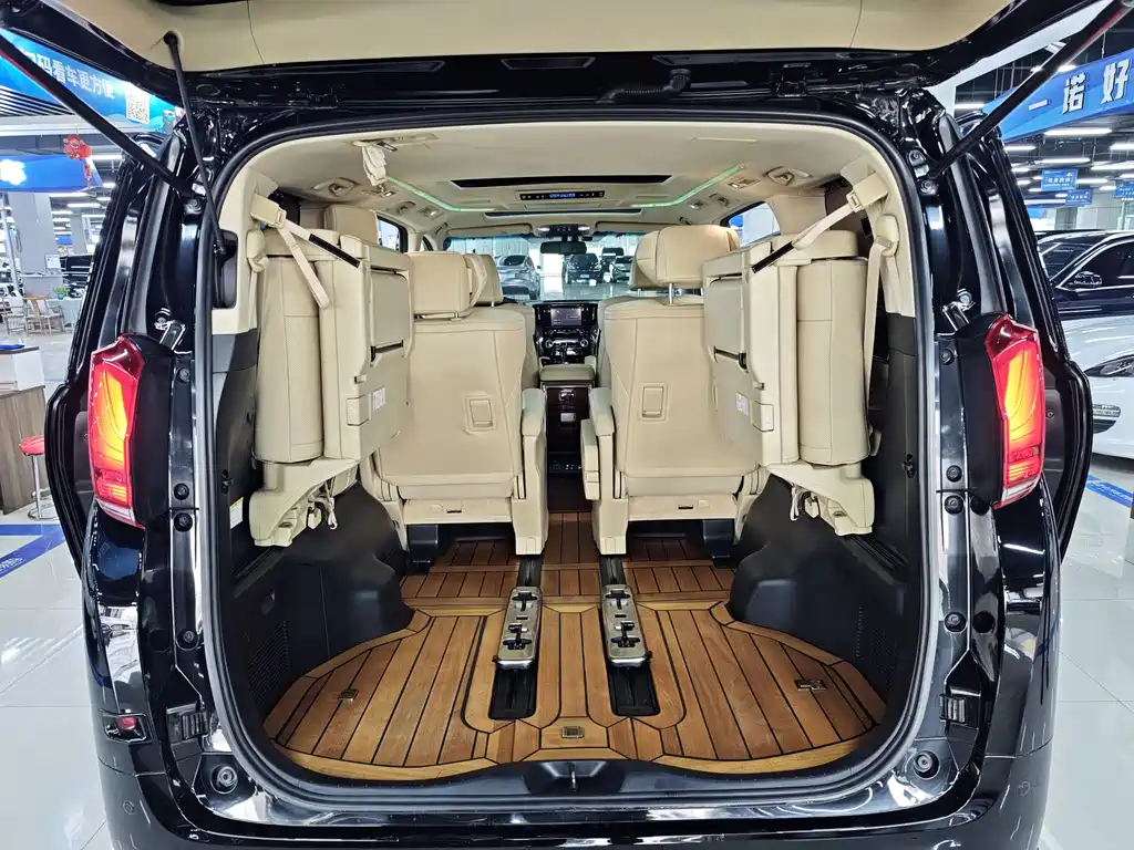 Toyota Alphard 2017 — фото 10