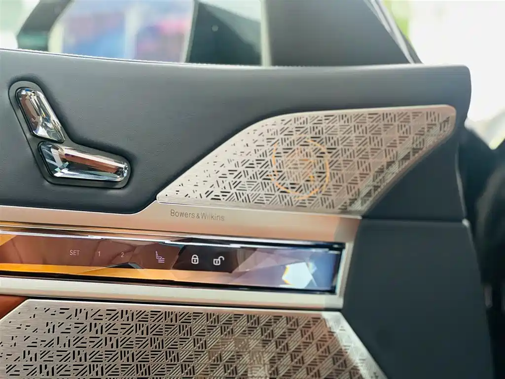 BMW i7 — фото 14