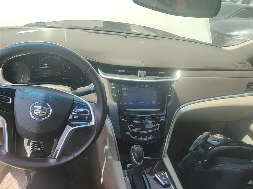 Cadillac XTS 2015 — фото 10
