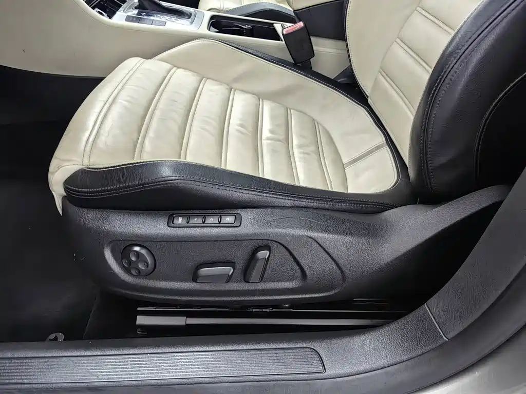 Volkswagen CC 2011 — фото 20