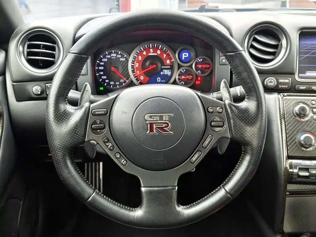 Nissan GT-R 2012 — фото 8