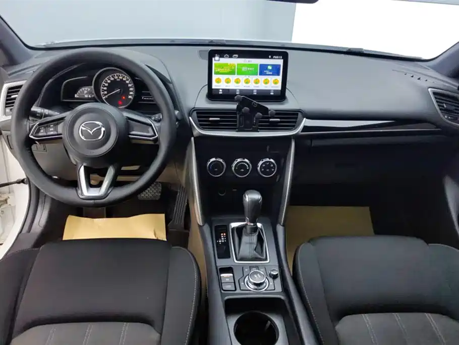 Mazda CX-4 2018 — фото 12