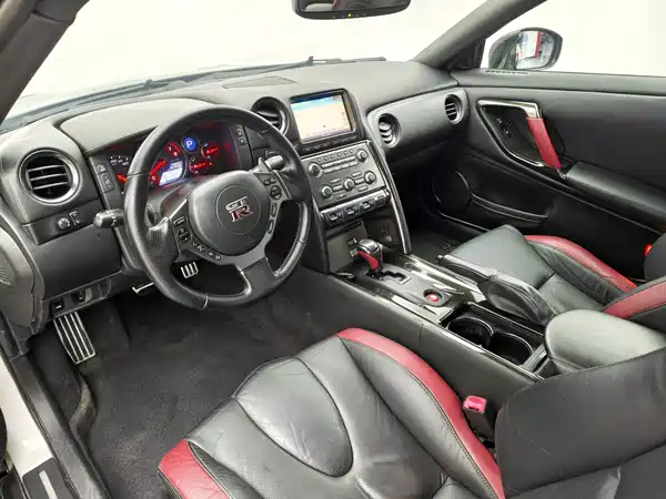 Nissan GT-R 2012