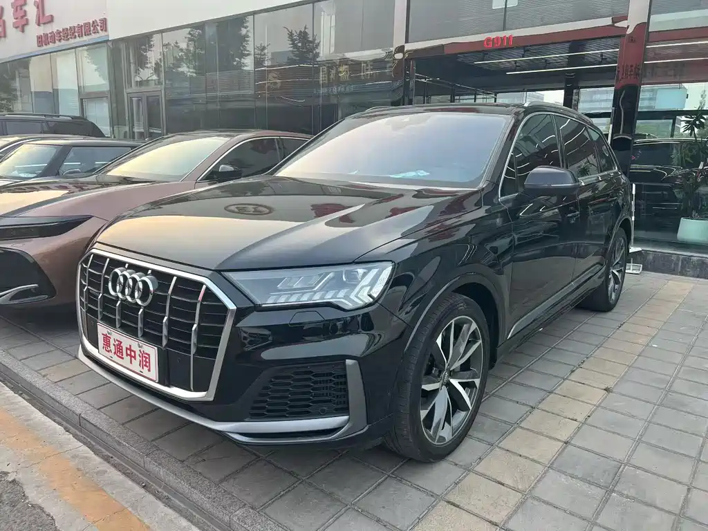 Audi Q7 2020 — фото 1