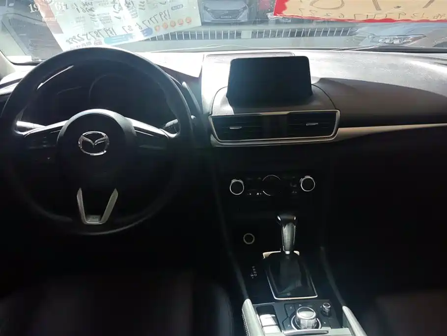 Mazda 3 Axela 2018 — фото 12