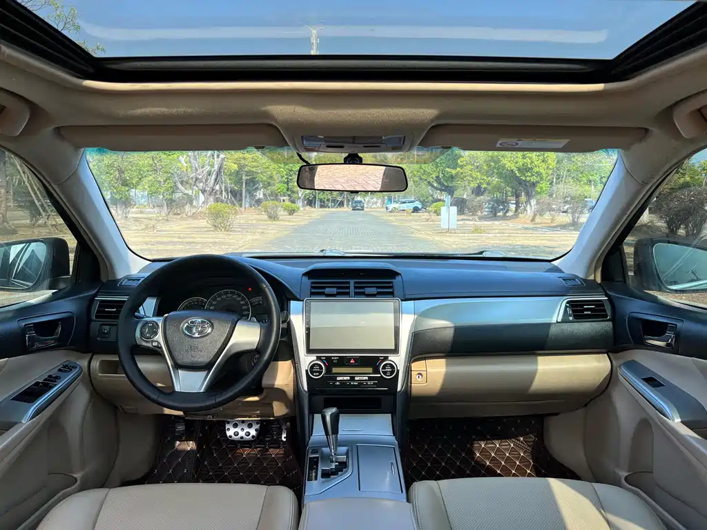 Toyota Camry 2013 — фото 12