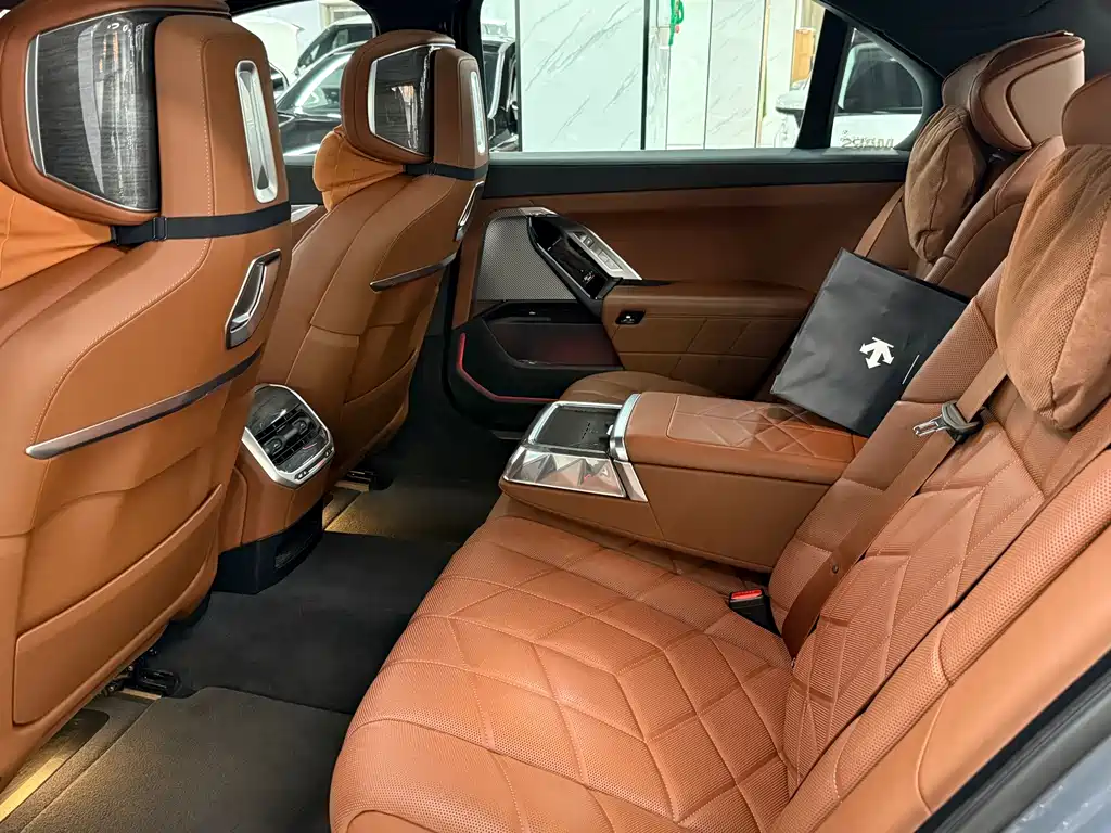 BMW i7 2023 — фото 11