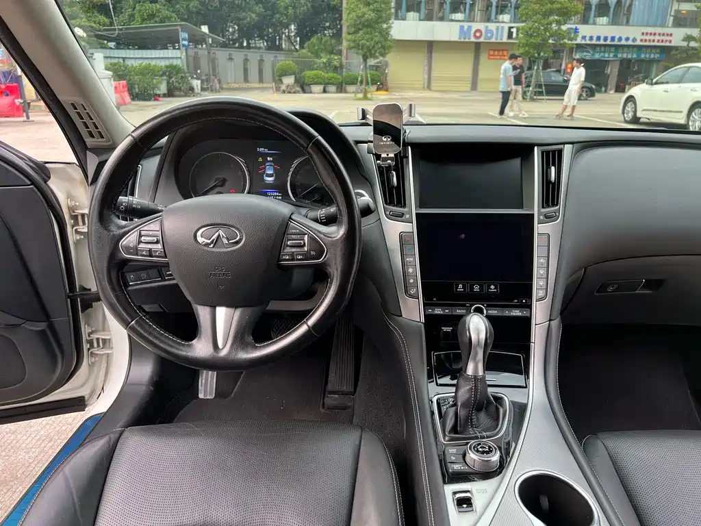 Infiniti Q50L 2017 — фото 15