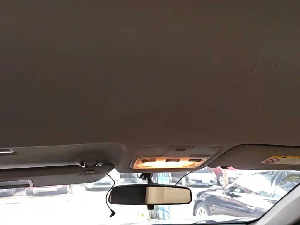 Toyota RAV4 2018 — фото 18