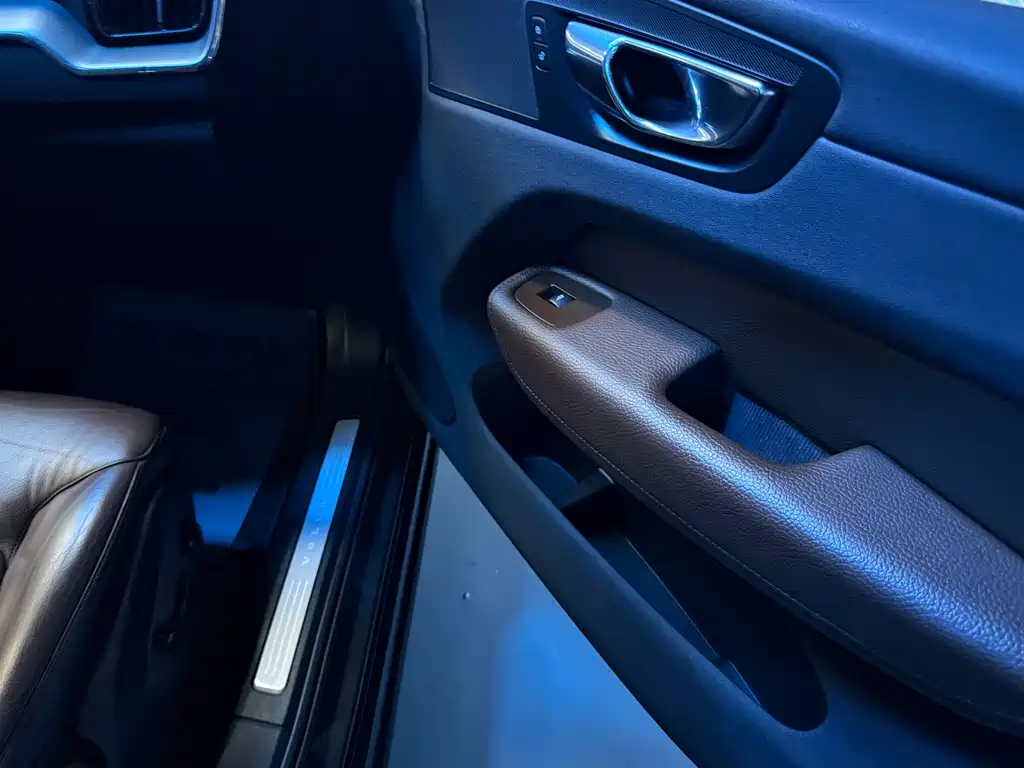 Volvo XC60 2020 — фото 15