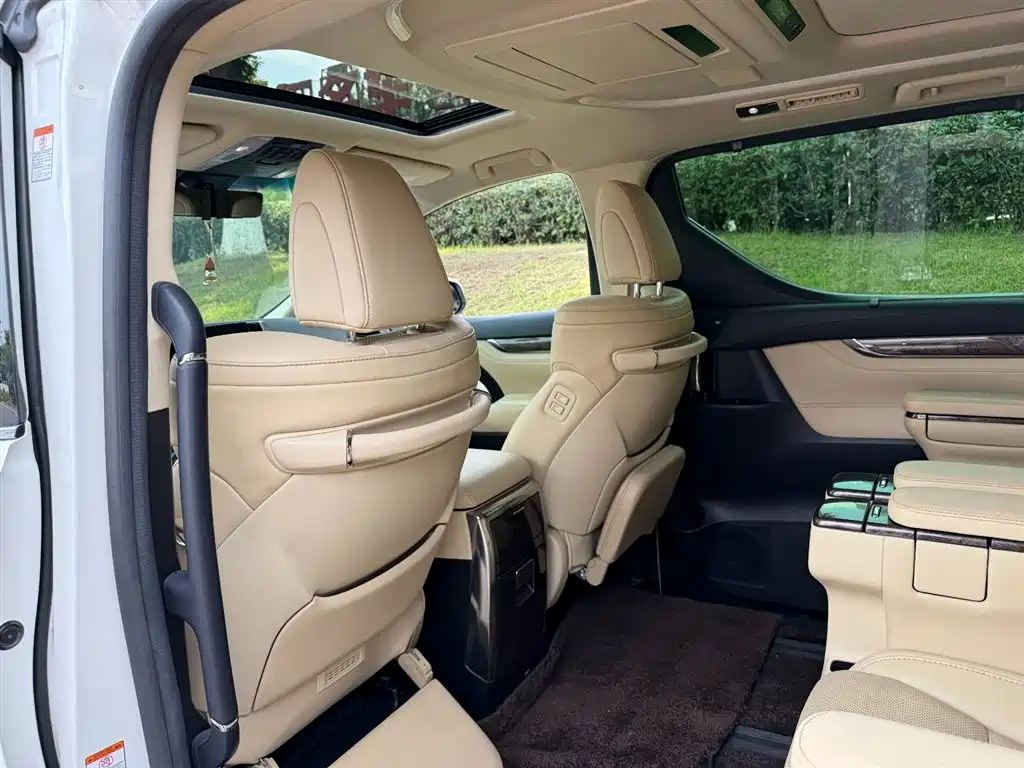 Toyota Alphard 2020 — фото 9