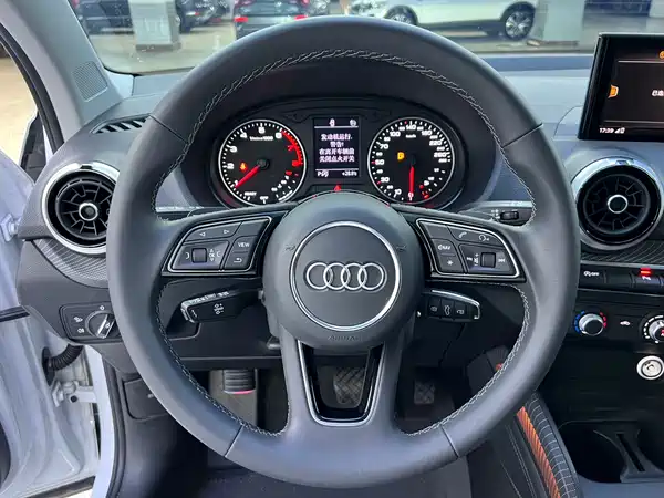 Audi Q2L 2023