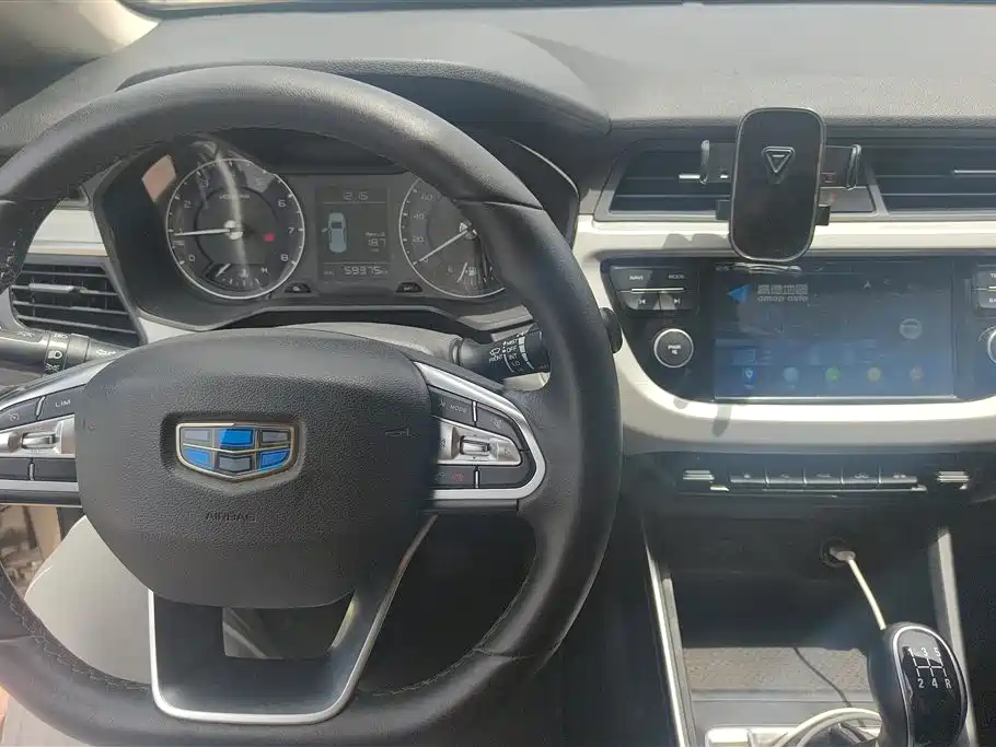 Geely Vision X3 2020 — фото 13