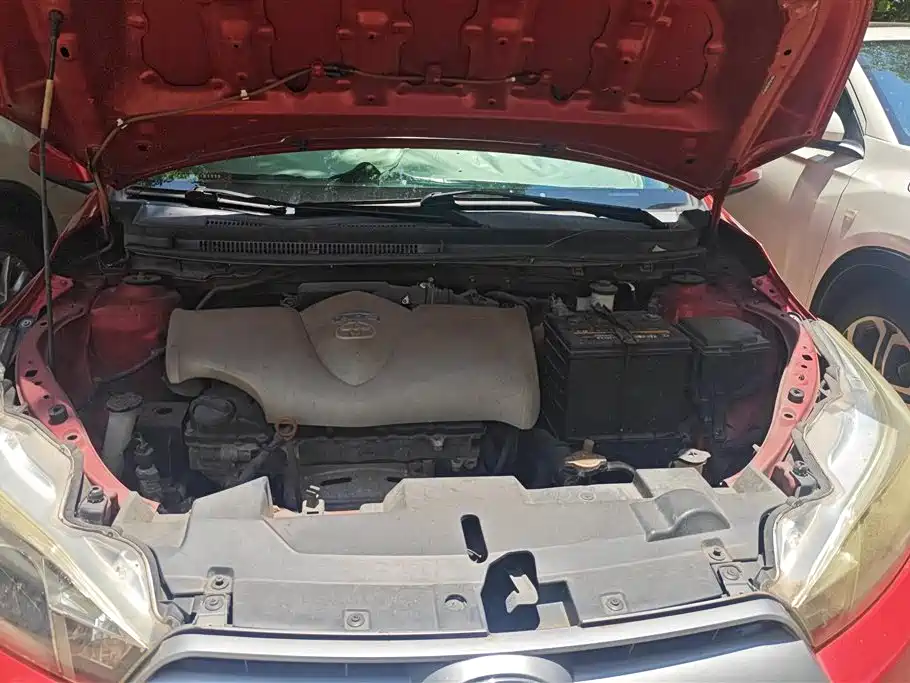Toyota Yaris L 2014 — фото 10