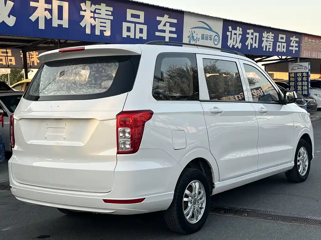 Wuling Hongguang 2019 — фото 9
