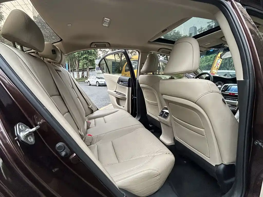 Honda Accord 2014 — фото 11