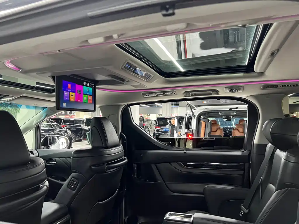 Toyota Vellfire 2021 — фото 9