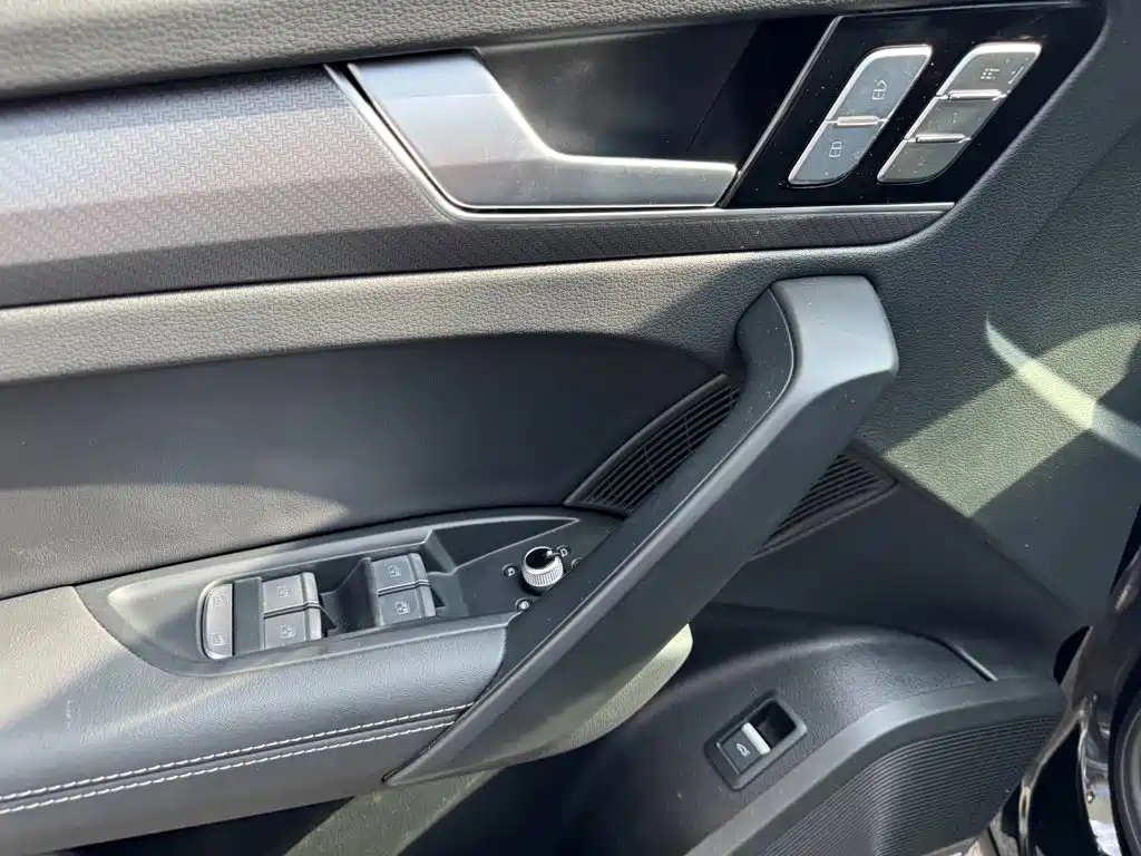 Audi Q5L 2024 — фото 14