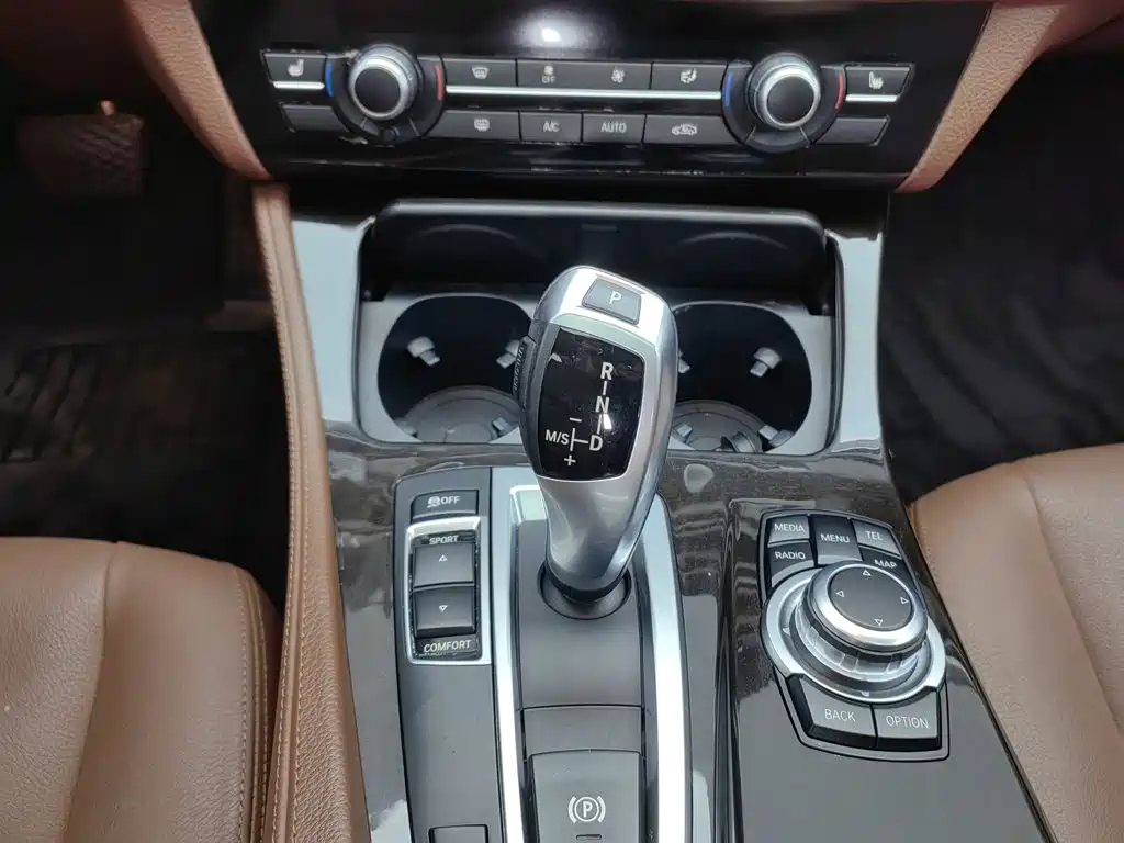 BMW 5 Series 2016 — фото 13