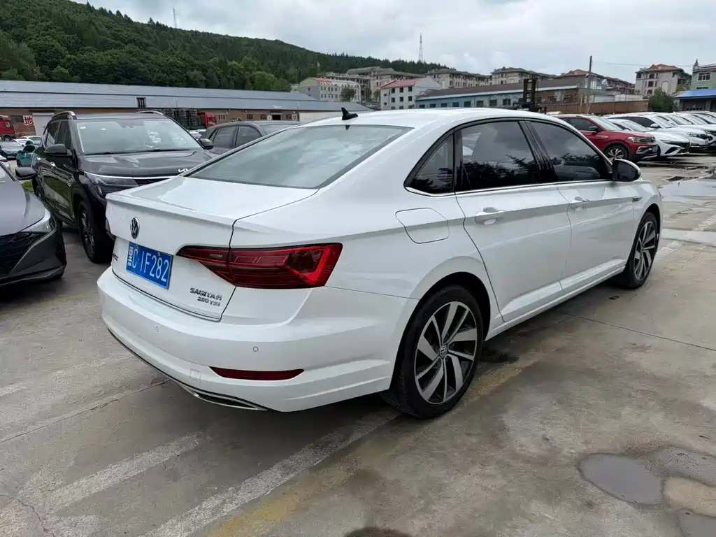 Volkswagen Sagitar 2022