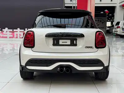 MINI MINI 2023
