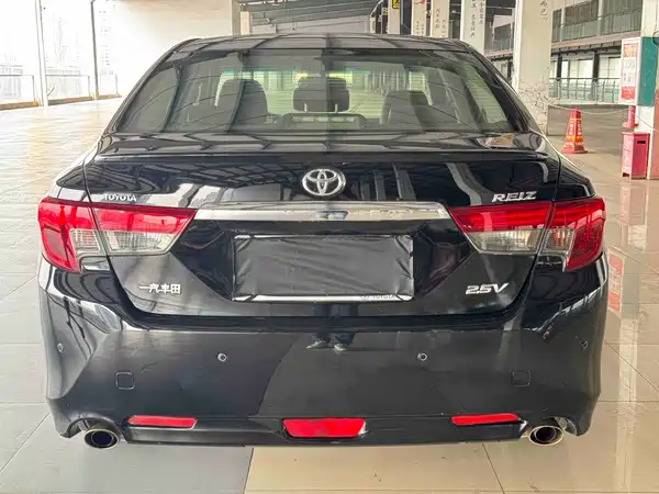 Toyota Reiz 2013