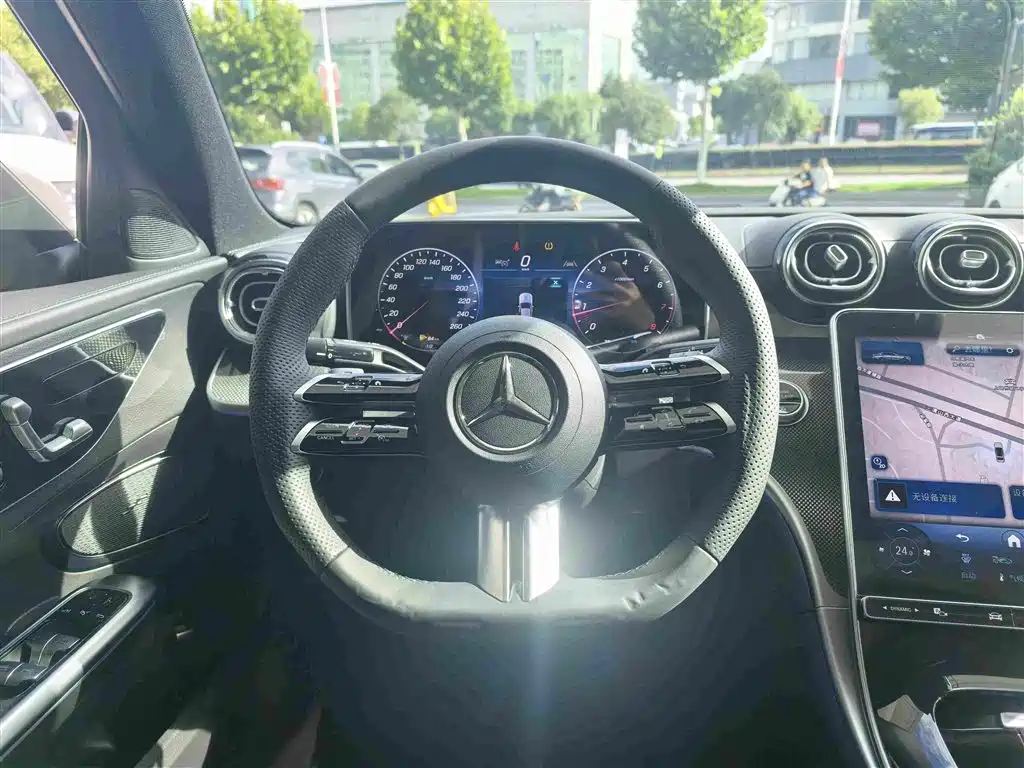Mercedes-Benz C-Class 2025 — фото 11