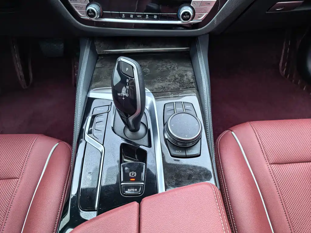 BMW 5 Series 2023 — фото 10