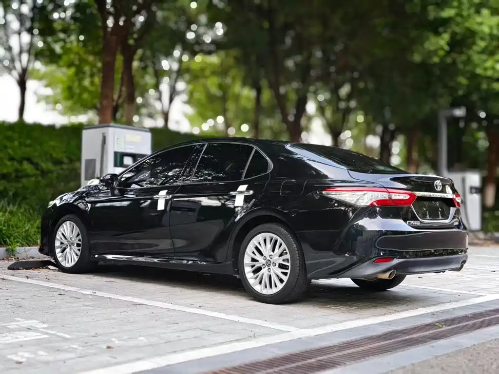 Toyota Camry 2019 — фото 7