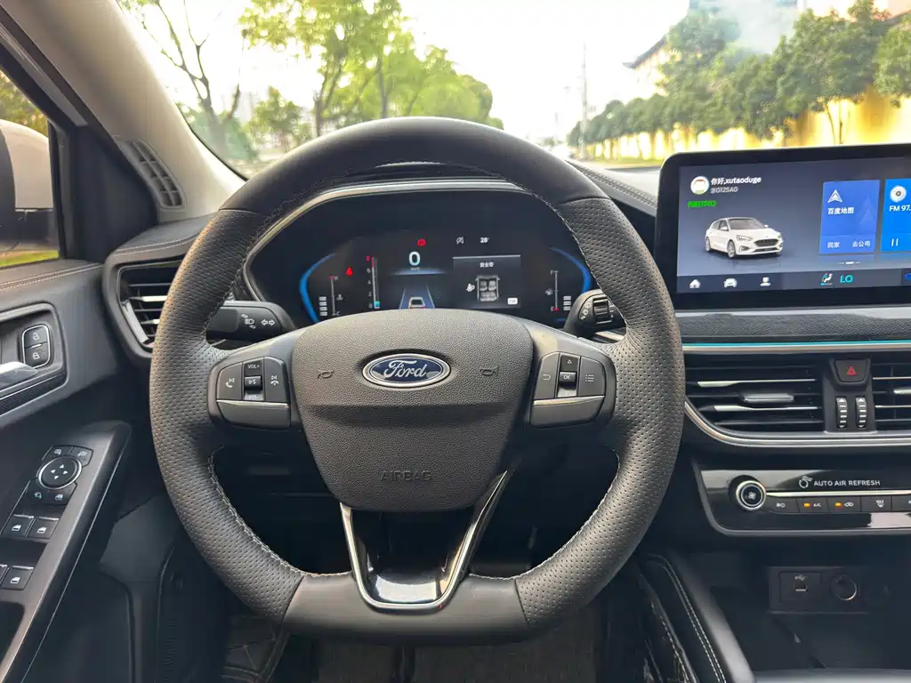 Ford Focus 2022 — фото 14
