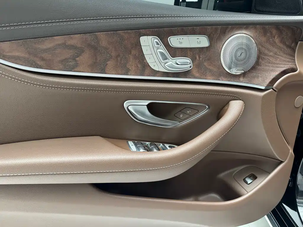 Mercedes-Benz E-Class 2022 — фото 16