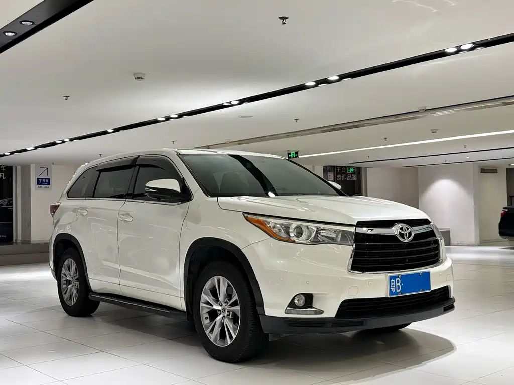 Toyota Highlander 2016 — фото 1