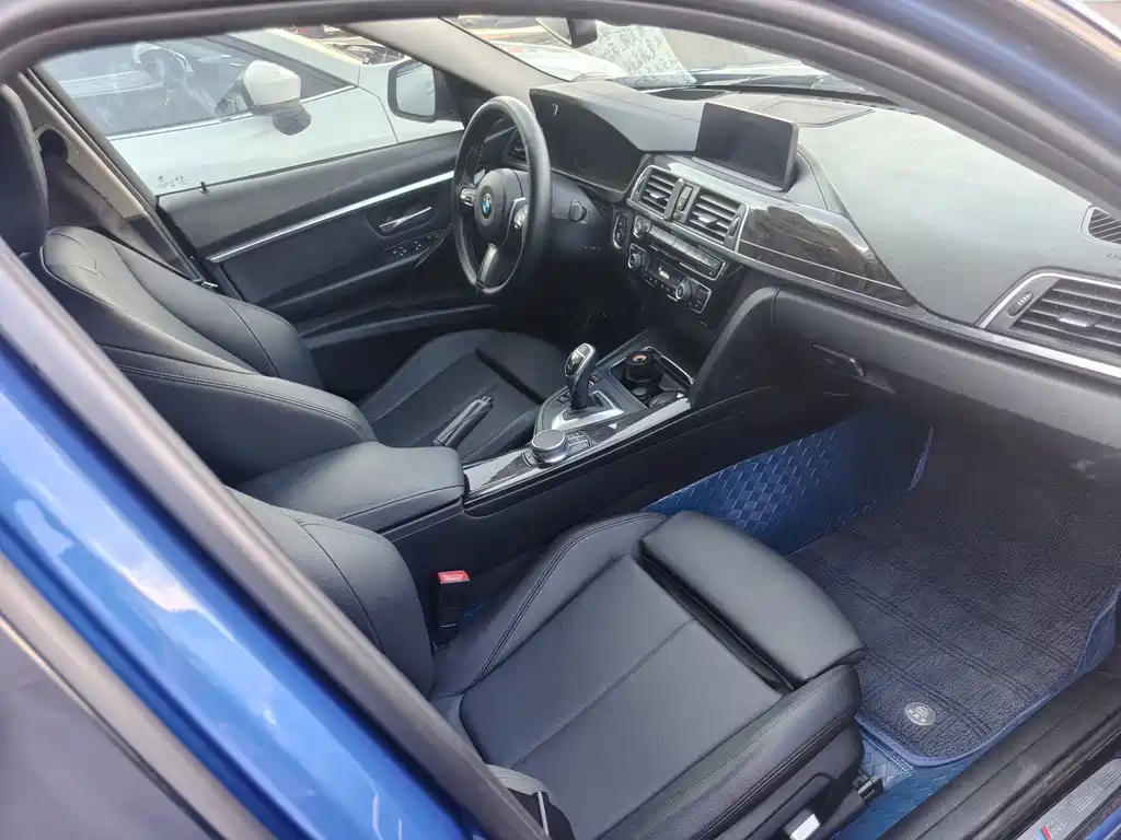 BMW 3 Series 2018 — фото 16