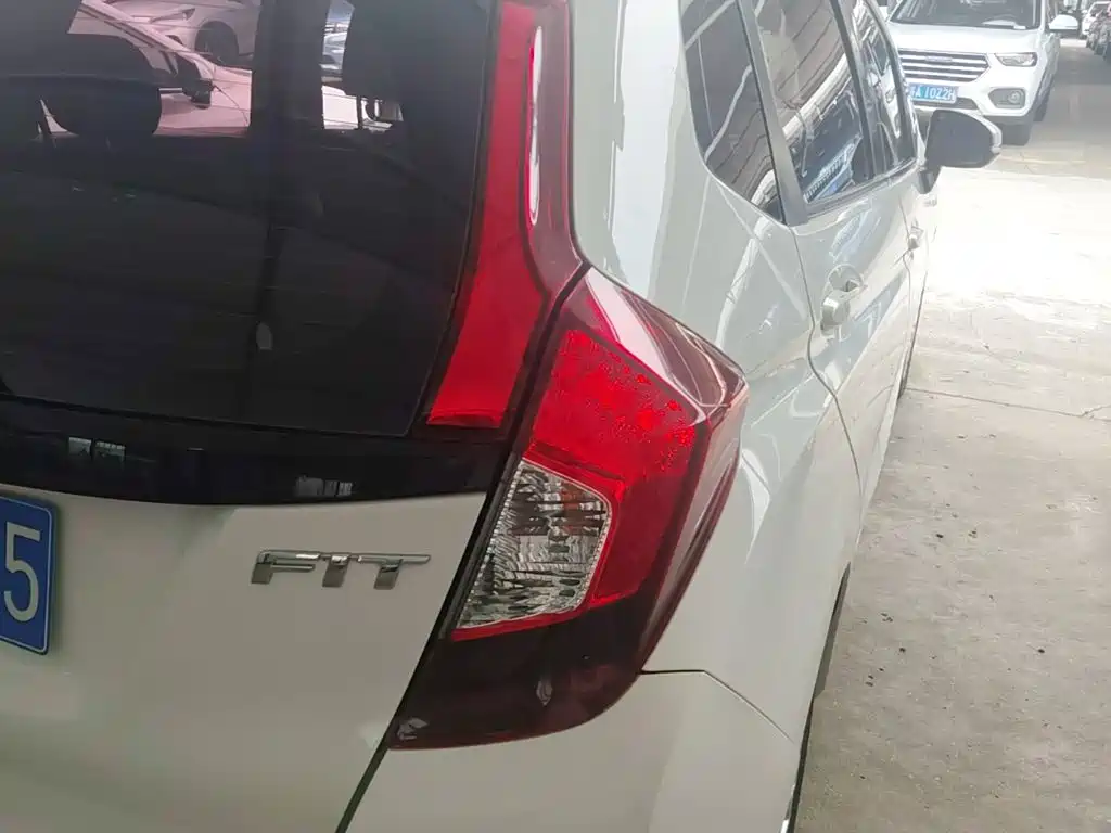 Honda Fit 2018 — фото 8