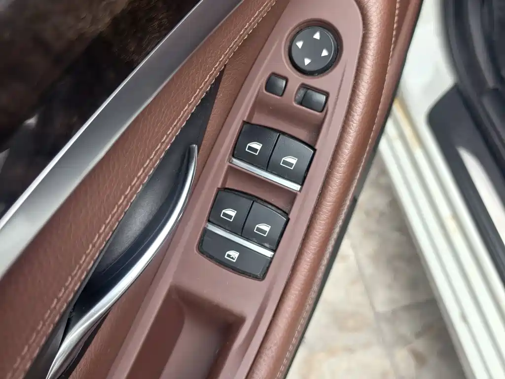 BMW 5 Series 2016 — фото 10