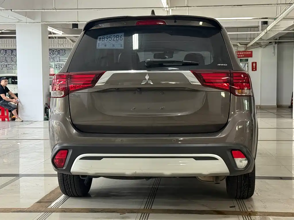 Mitsubishi Outlander 2019 — фото 5