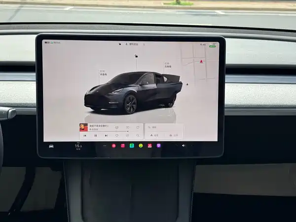 Tesla Model Y 2024