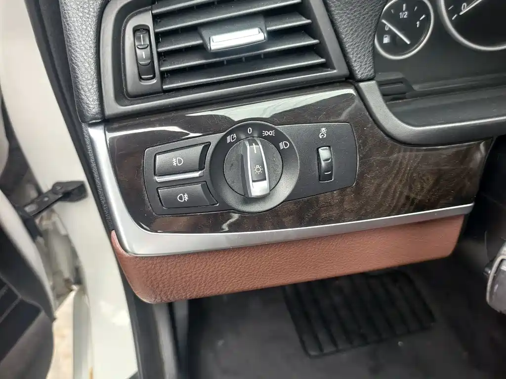 BMW 5 Series 2016 — фото 12