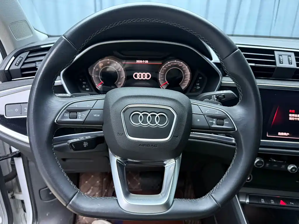 Audi Q3 2023 — фото 15