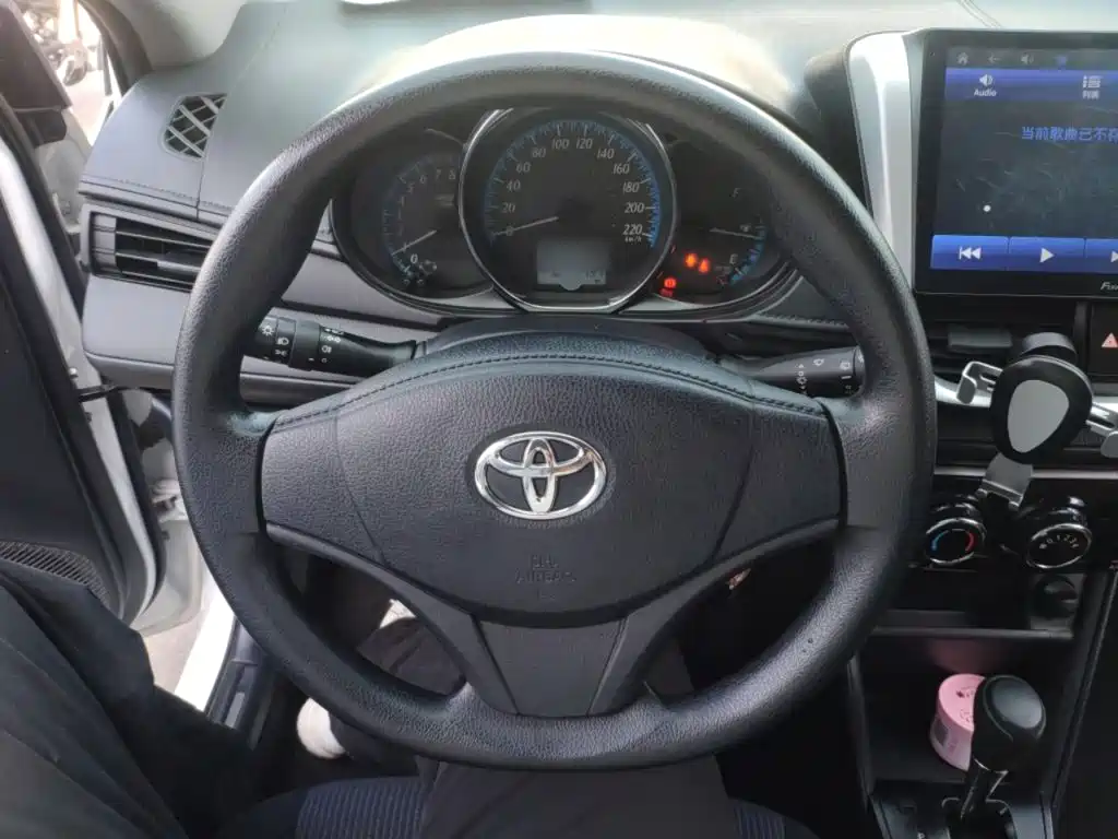Toyota Yaris L 2019 — фото 11