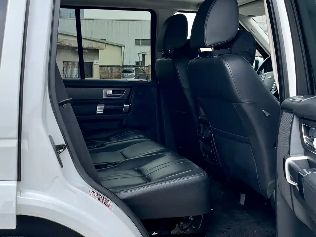 Land Rover Discovery 2015 — фото 13