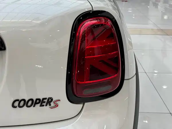 MINI MINI 2023