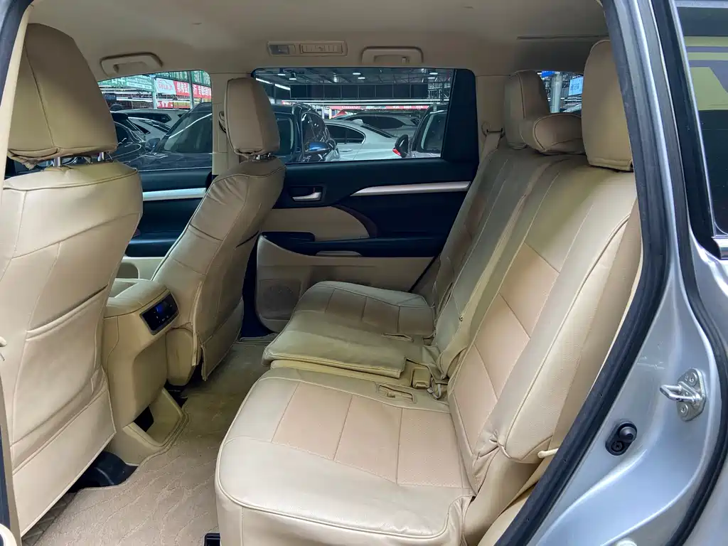Toyota Highlander 2017 — фото 11