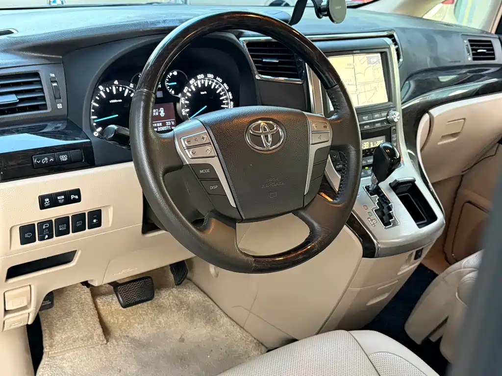 Toyota Alphard 2015 — фото 3