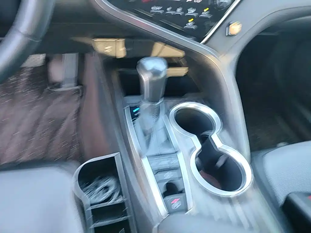 Toyota Camry 2019 — фото 14