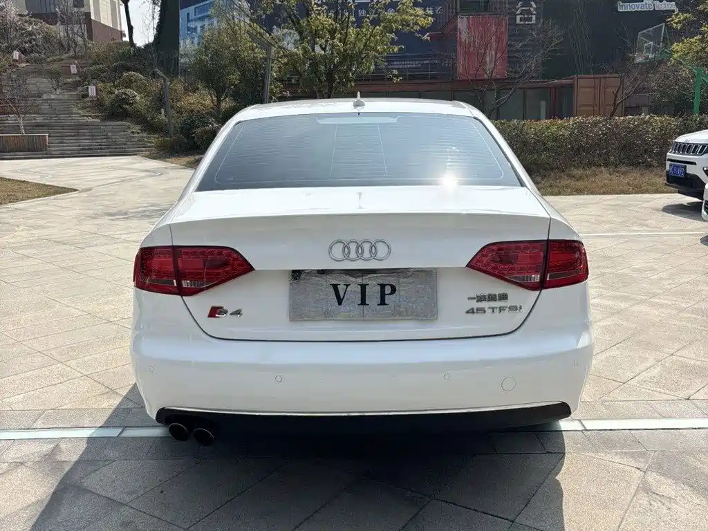 Audi A4L 2010