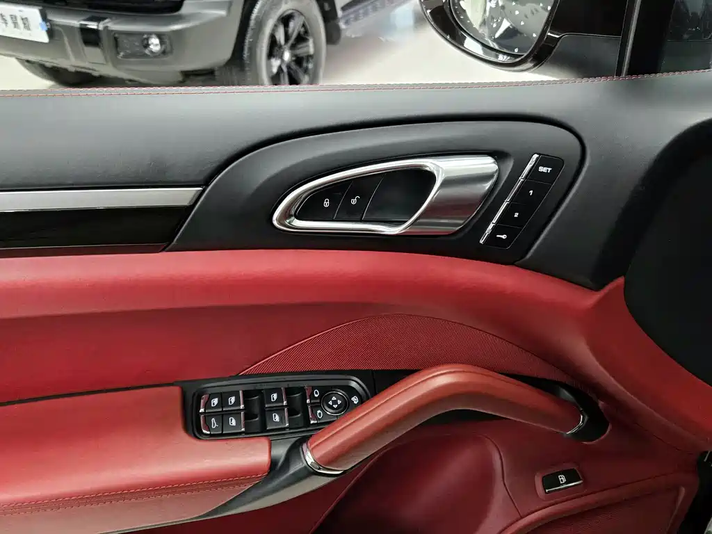Porsche Cayenne Hybrid 2018 — фото 15