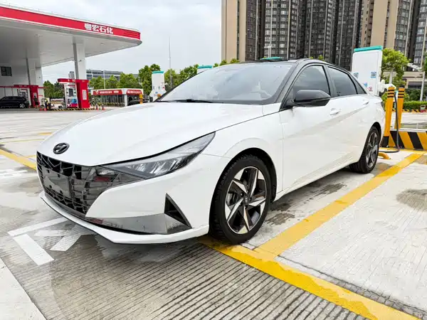 Hyundai Elantra 2022