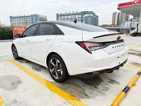 Hyundai Elantra 2022