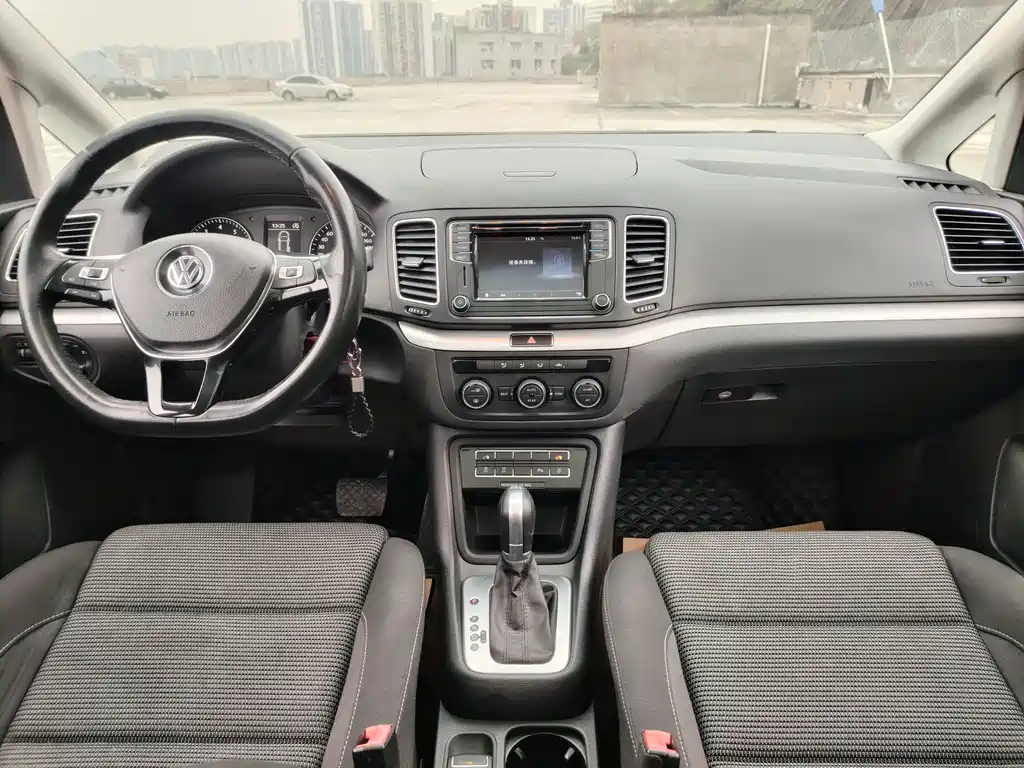 Volkswagen Sharan 2017 — фото 12